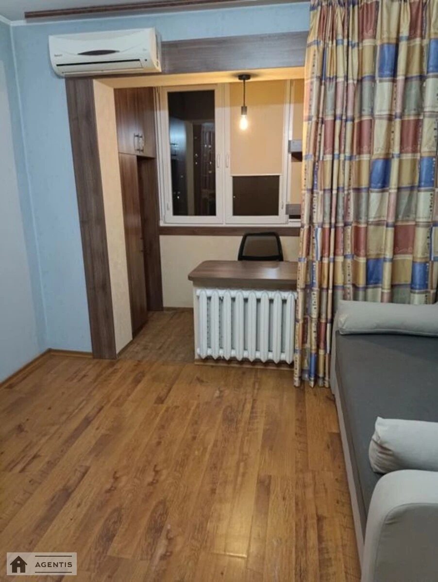 Сдам квартиру 1 комната, 35 m², 7 эт./9 этажей. Приозерная, Киев. 