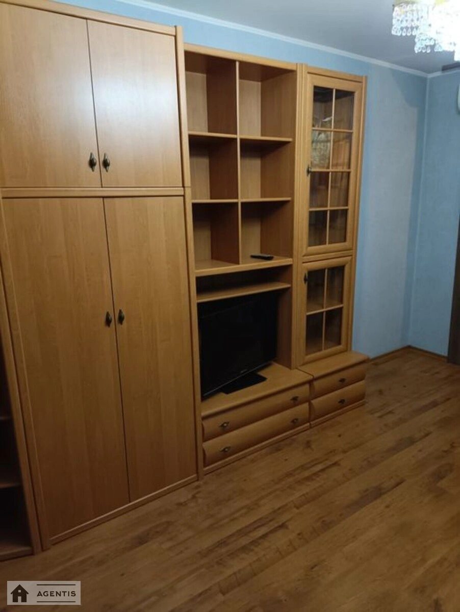 Сдам квартиру 1 комната, 35 m², 7 эт./9 этажей. Приозерная, Киев. 