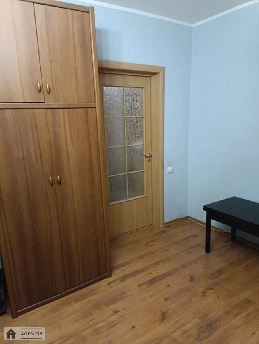 Сдам квартиру 1 комната, 35 m², 7 эт./9 этажей. Приозерная, Киев. 