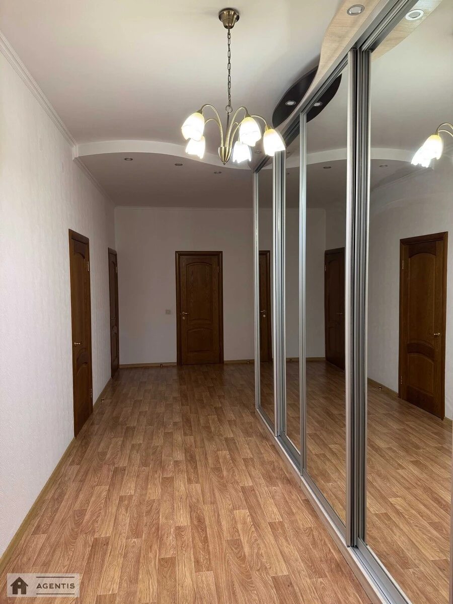 Сдам квартиру 3 комнаты, 126 m², 7 эт./24 этажа. 72, Антоновича вул. (Горького), Киев. 