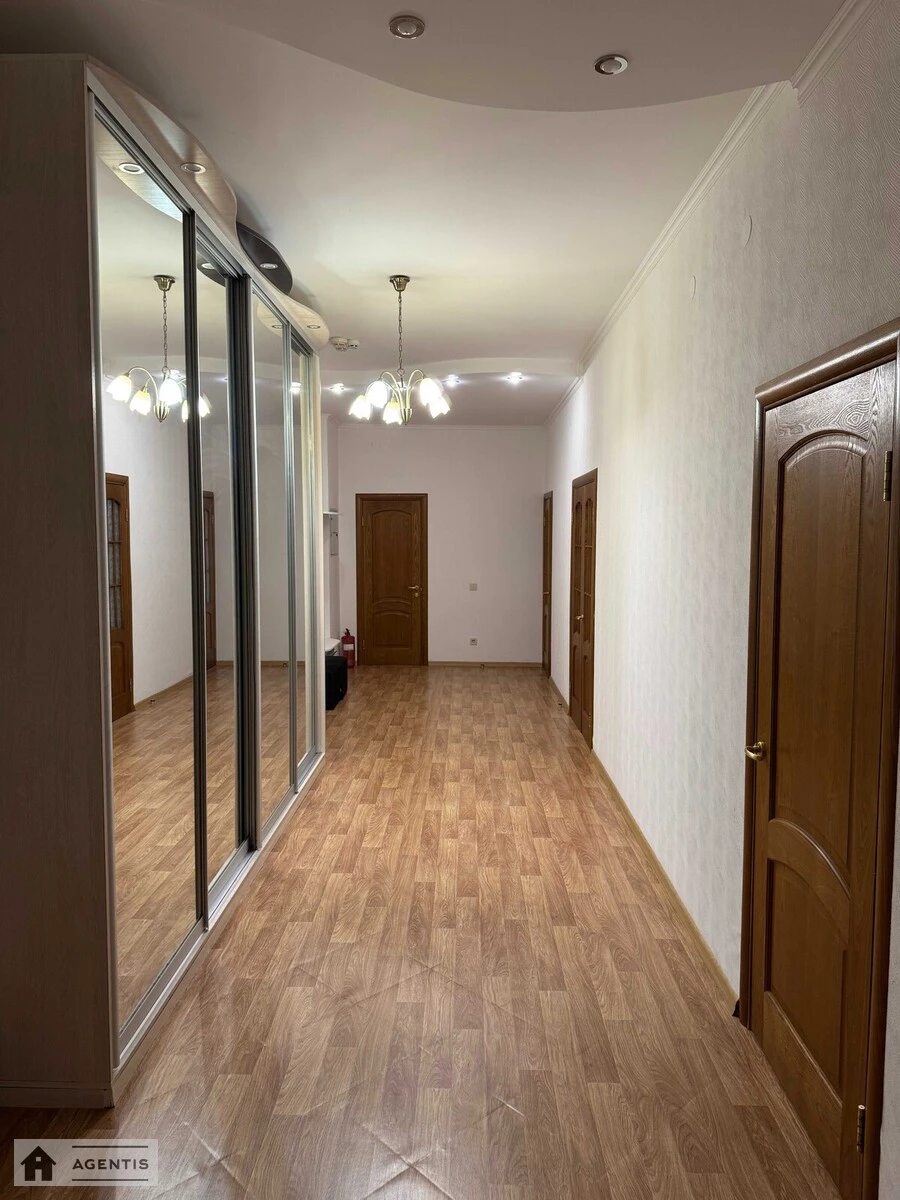 Сдам квартиру 3 комнаты, 126 m², 7 эт./24 этажа. 72, Антоновича вул. (Горького), Киев. 