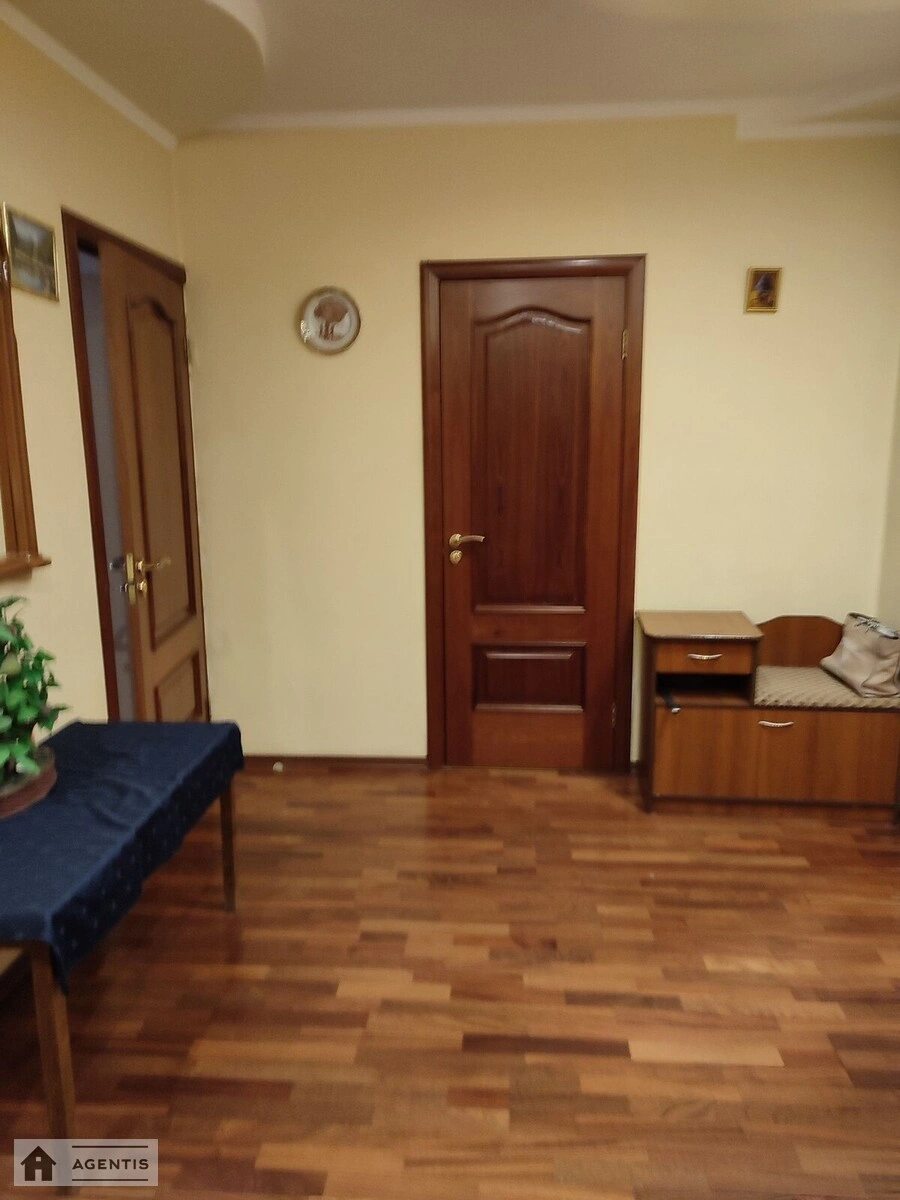 Здам квартиру 2 кімнати, 84 m², 3 пов./18 поверхів. 27, Голосіївський 27, Київ. 