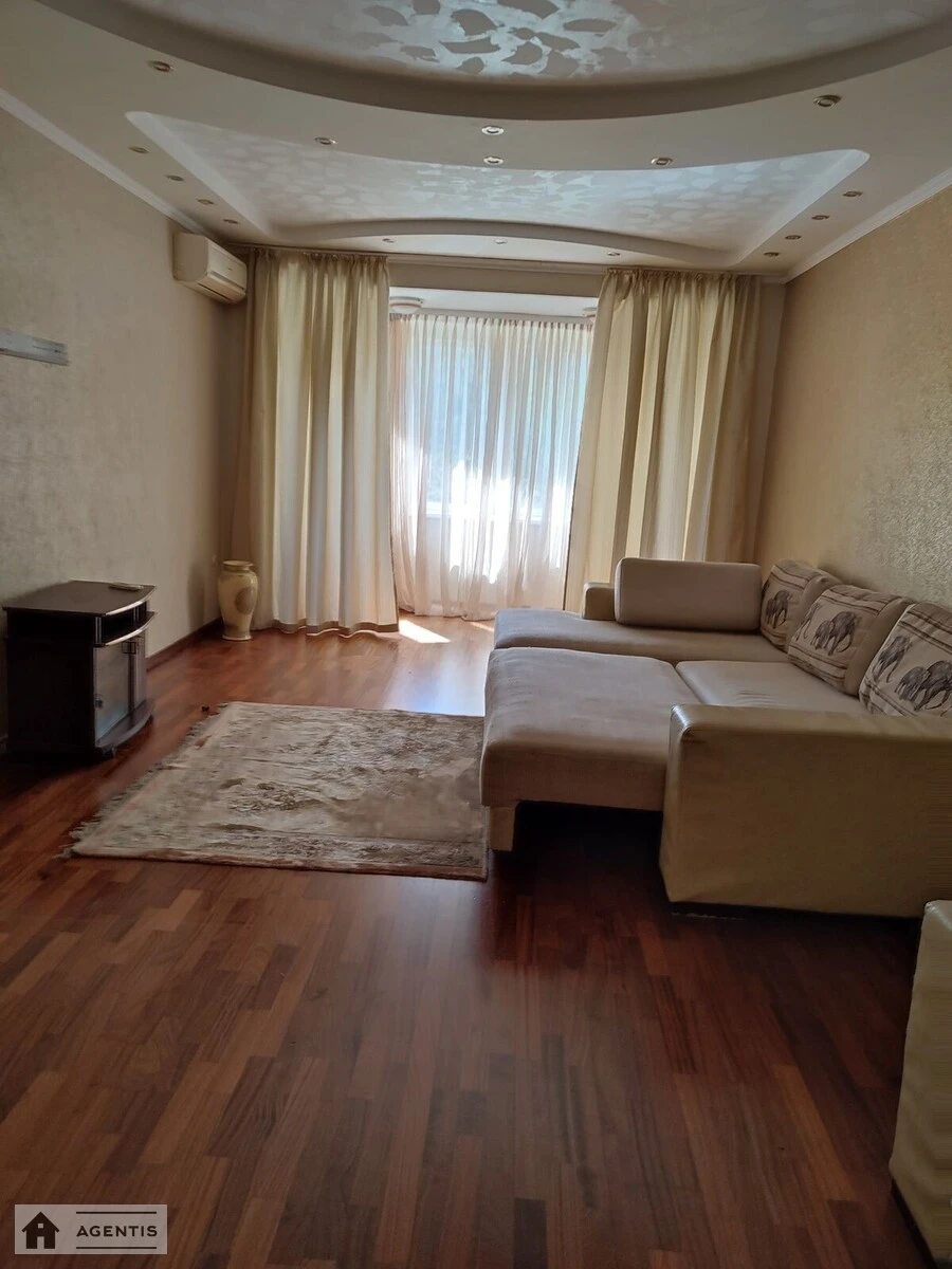 Здам квартиру 2 кімнати, 84 m², 3 пов./18 поверхів. 27, Голосіївський 27, Київ. 