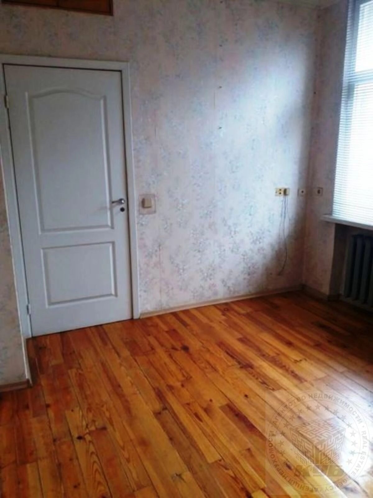 Apartments for sale 2 rooms, 64 m², 3rd fl./5 floors. 13, Vasylya Chumaka vul., Kyiv. 