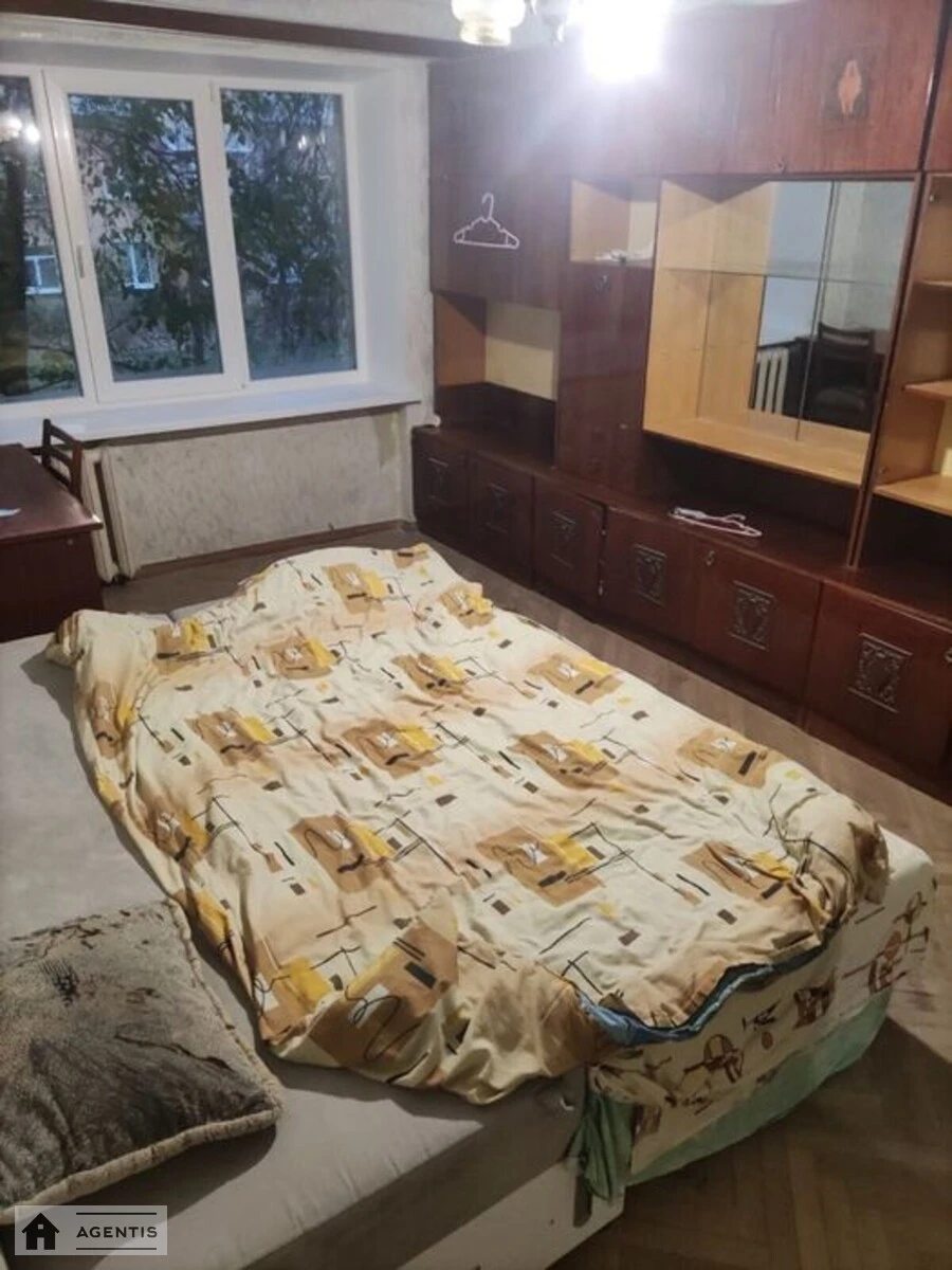 Здам квартиру 3 кімнати, 59 m², 1 пов./5 поверхів. Святошинський район, Київ. 