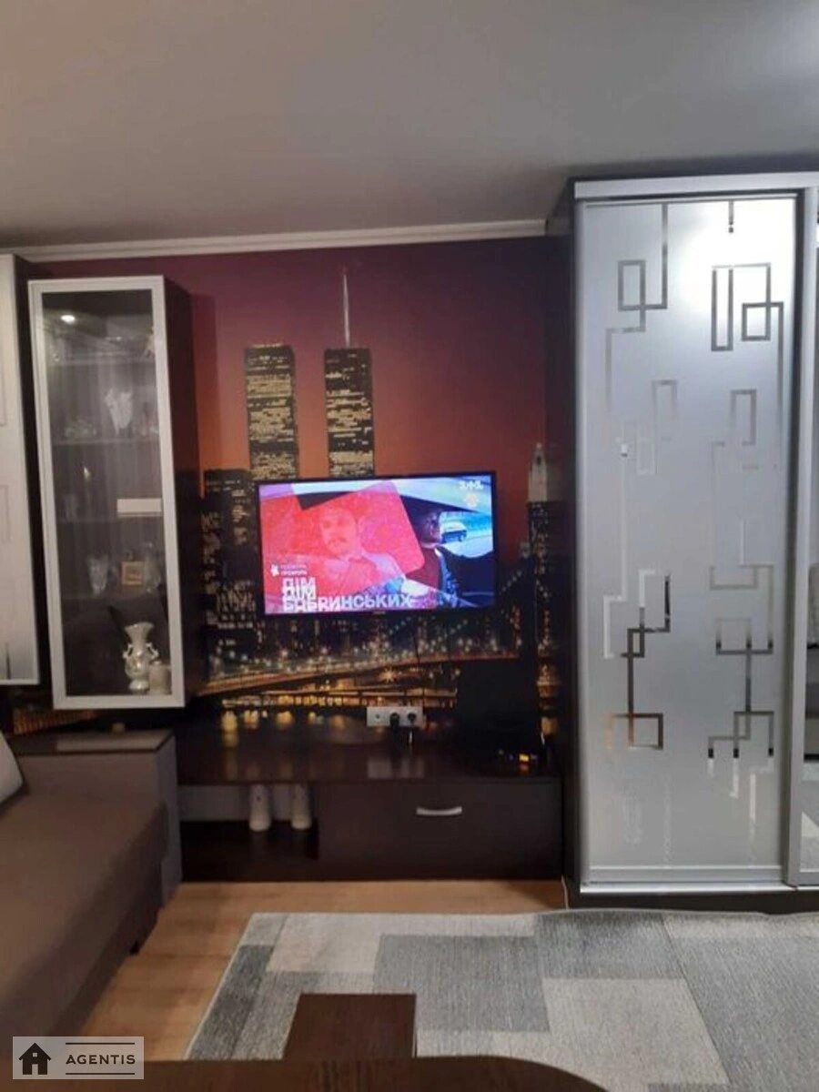 Здам квартиру 1 кімната, 32 m², 3 пов./5 поверхів. 16, Любомира Гузара просп. (Космонавта Комарова), Київ. 