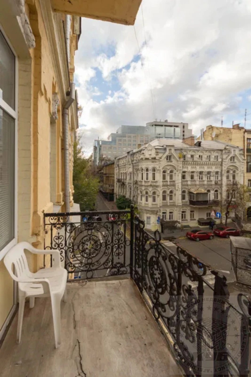 Apartments for sale 1 room, 451 m², 3rd fl./5 floors. 16, Mala Zhytomirska 16, Kyiv. 