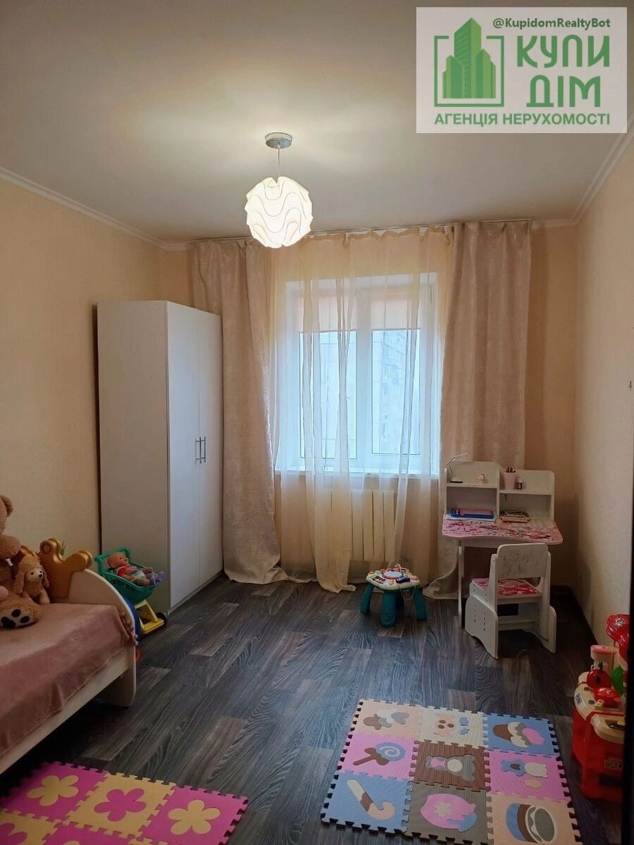 Продаж квартири 4 кімнати, 100 m², 5 пов./9 поверхів. Фортечний (кіровський), Кропивницький. 