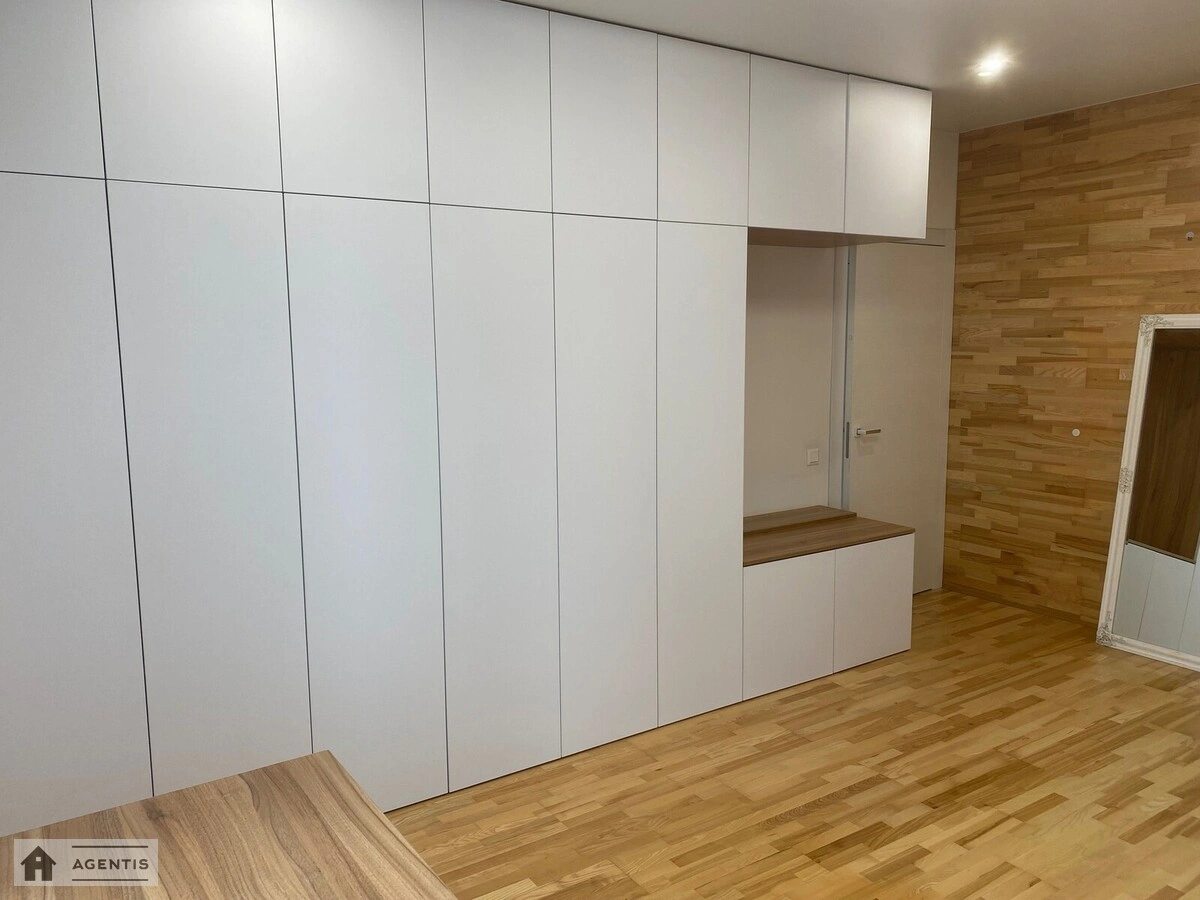 Здам квартиру 3 кімнати, 80 m², 7 пов./25 поверхів. Предславинська, Київ. 