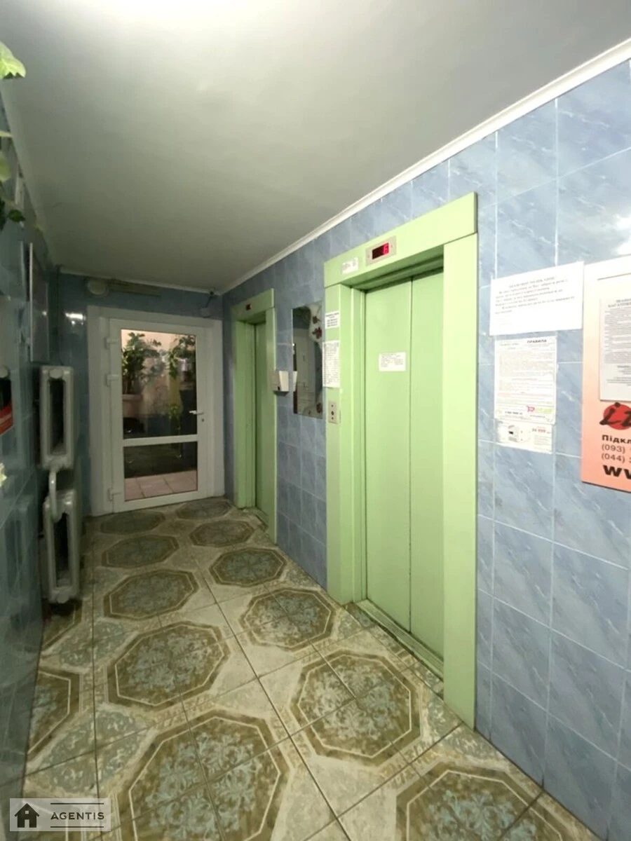 Здам квартиру 1 кімната, 42 m², 8 пов./19 поверхів. 1, Драгоманова 1, Київ. 