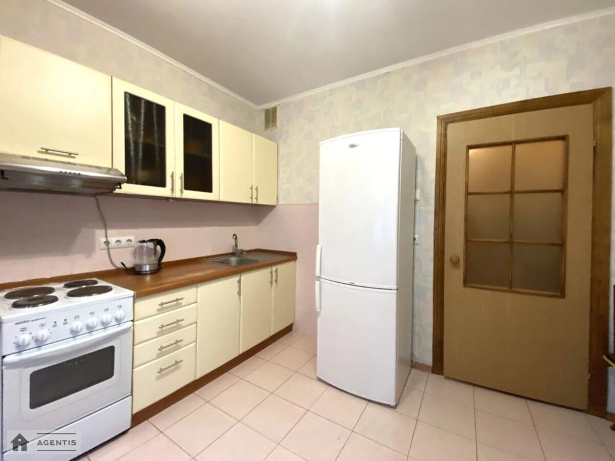 Здам квартиру 1 кімната, 42 m², 8 пов./19 поверхів. 1, Драгоманова 1, Київ. 