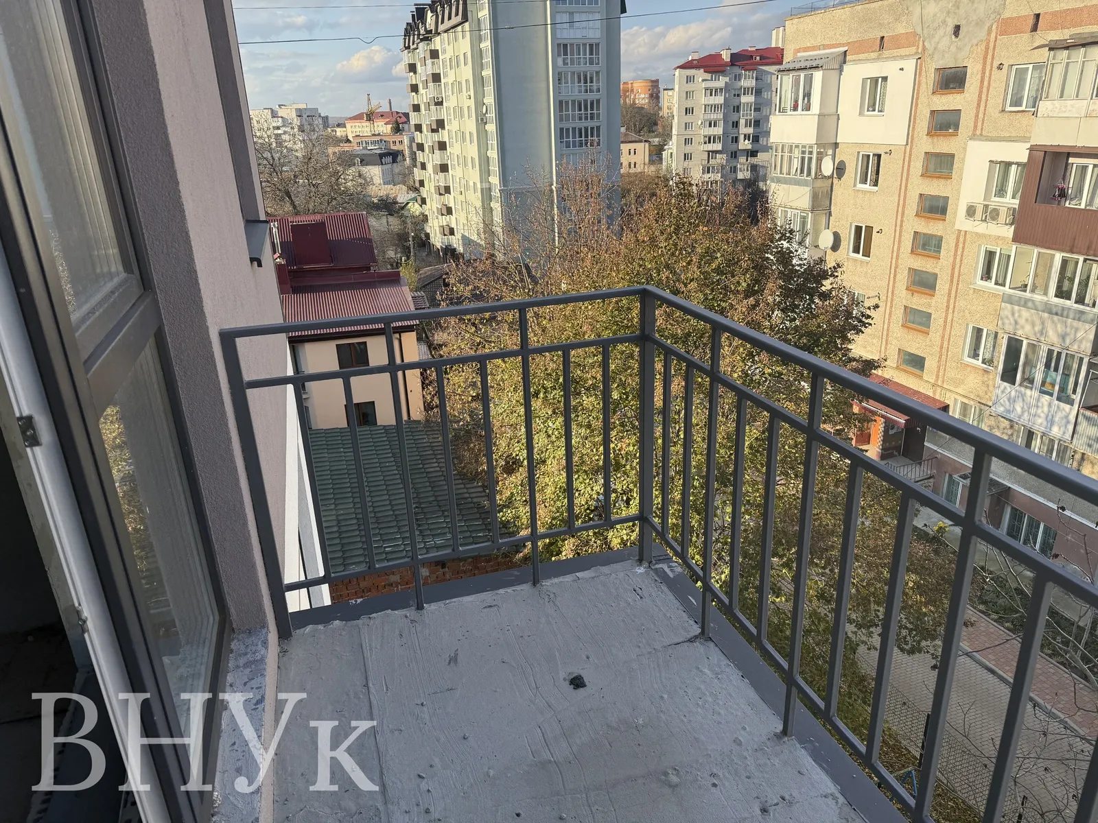 Продаж квартири 3 кімнати, 81 m², 4 пов./4 поверхи. Сонячна вул., Тернопіль. 