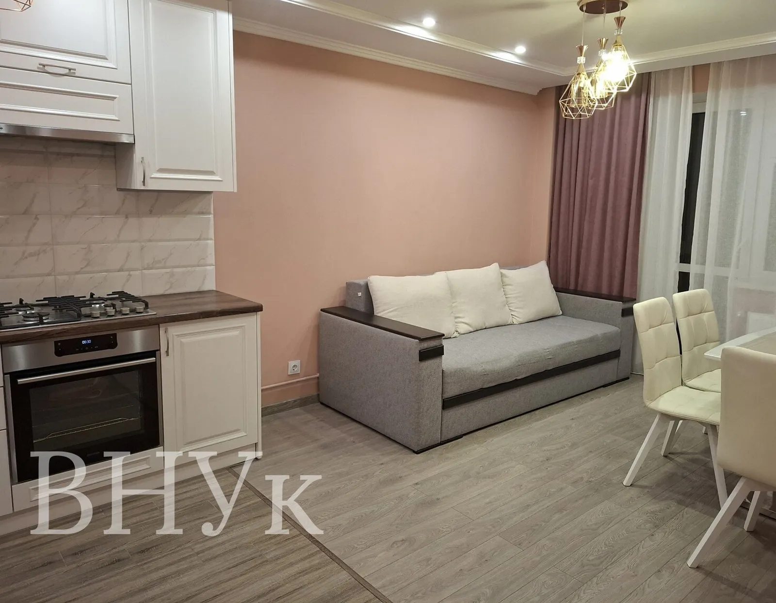 Продаж квартири 1 кімната, 45 m², 4 пов./10 поверхів. Микулинецька вул., Тернопіль. 