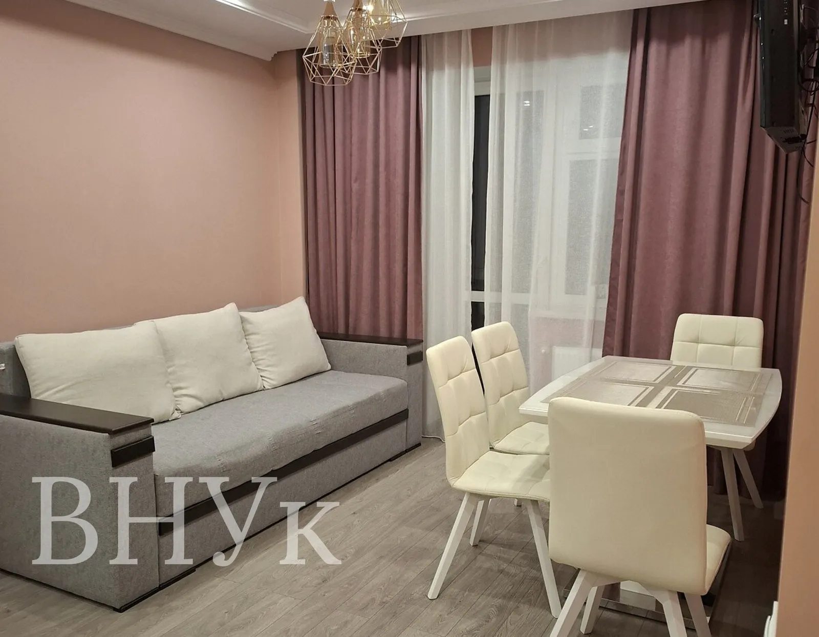 Продаж квартири 1 кімната, 45 m², 4 пов./10 поверхів. Микулинецька вул., Тернопіль. 