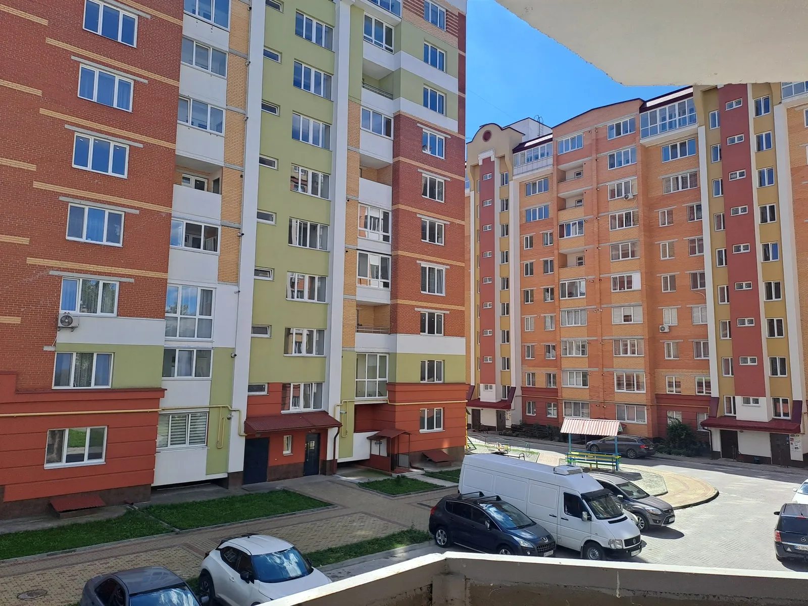 Продаж квартири 3 кімнати, 775 m², 5 пов./10 поверхів. Тролейбусна вул., Тернопіль. 