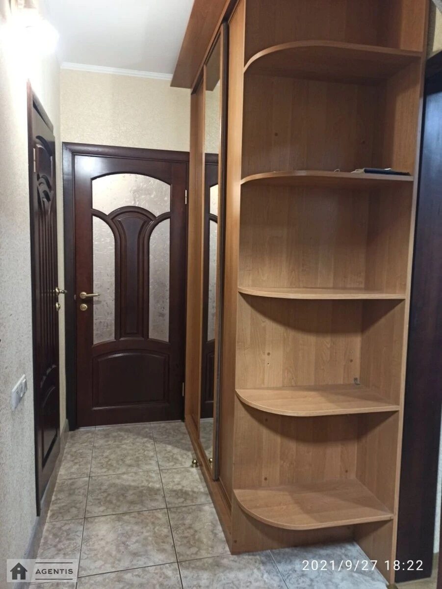 Здам квартиру 3 кімнати, 74 m², 2 пов./16 поверхів. 18, Ревуцького 18, Київ. 