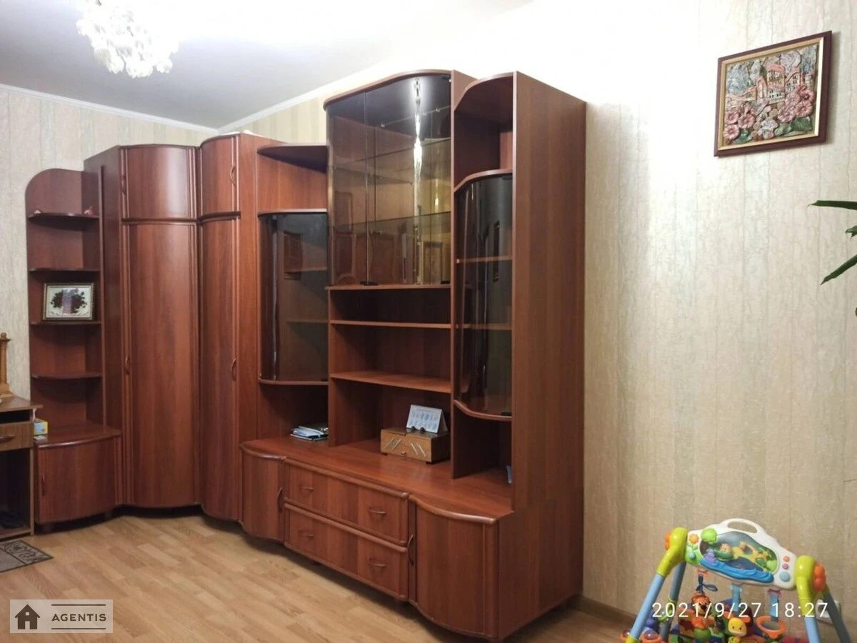 Здам квартиру 3 кімнати, 74 m², 2 пов./16 поверхів. 18, Ревуцького 18, Київ. 