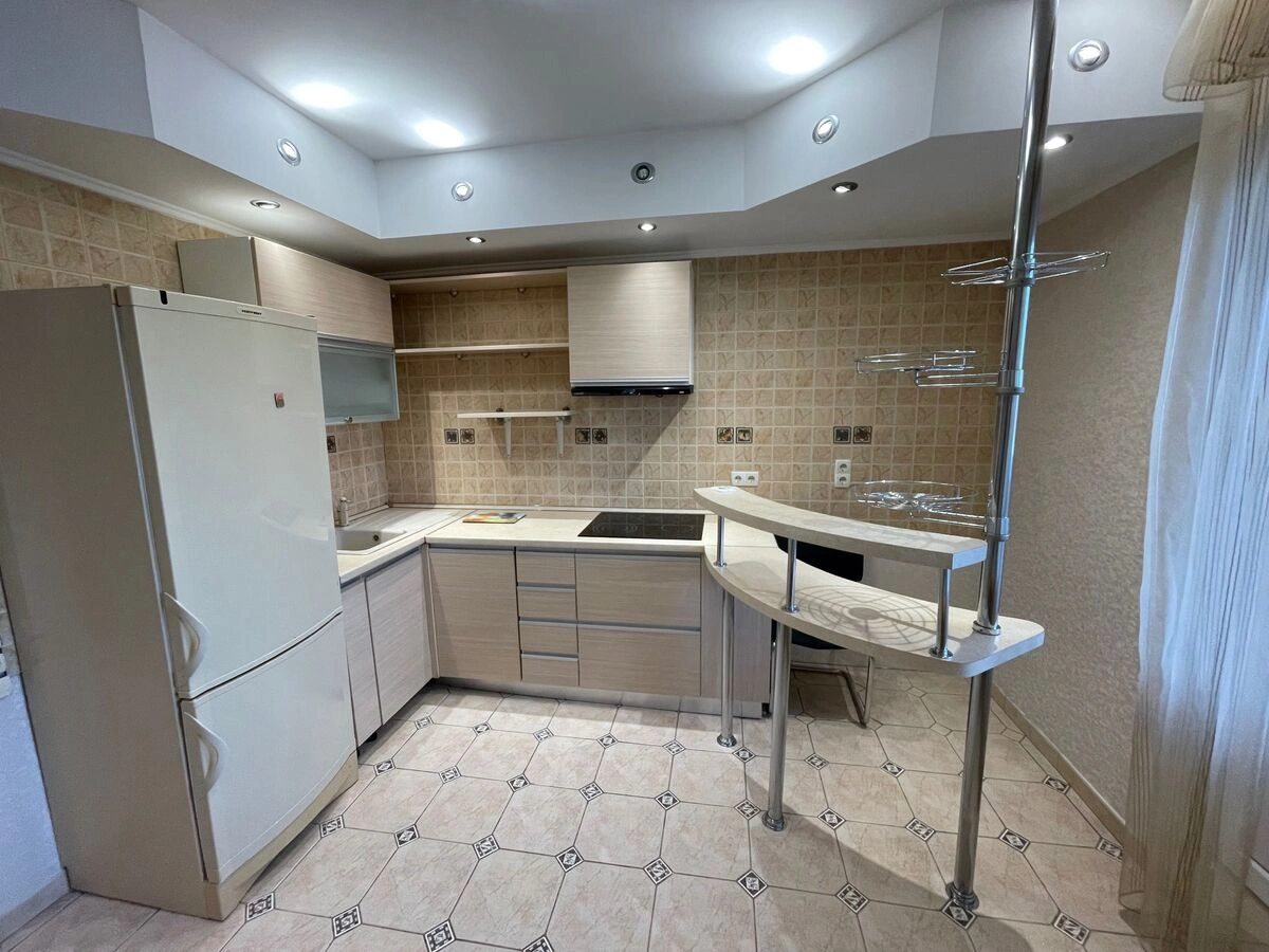 Продаж квартири 2 кімнати, 63 m², 5 пов./15 поверхів. 12, Федора Ернста вул., Київ. 