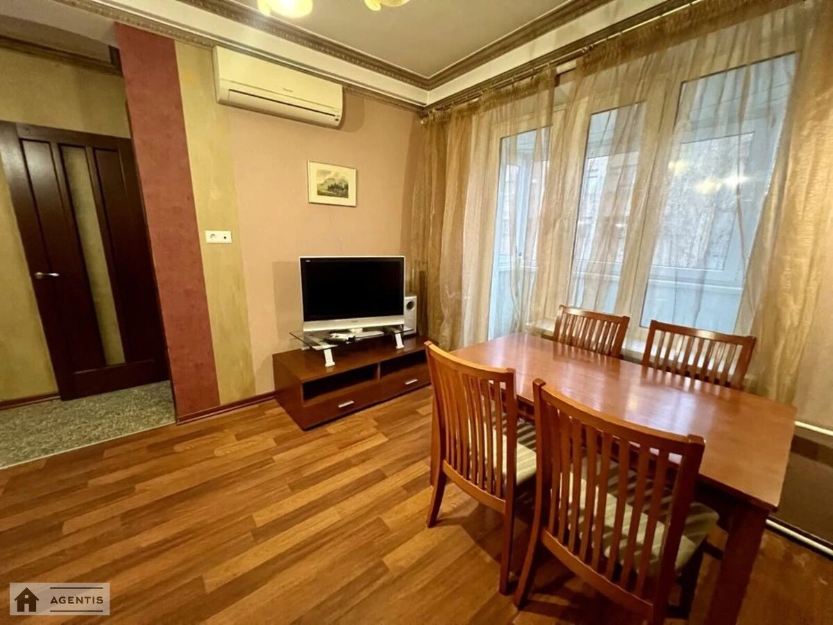 Apartment for rent 2 rooms, 43 m², 5th fl./5 floors. Pecherskyy rayon, Kyiv. 