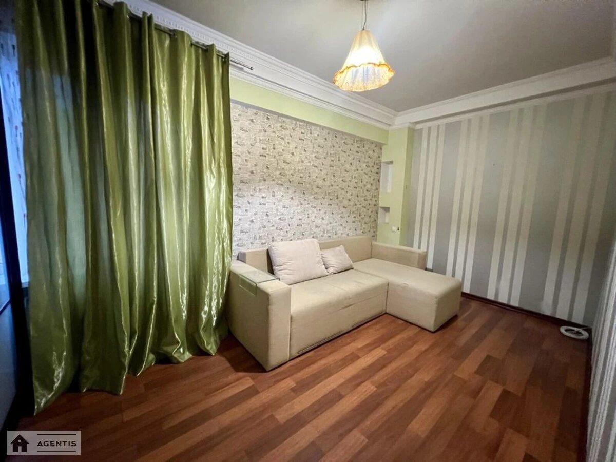 Apartment for rent 2 rooms, 43 m², 5th fl./5 floors. Pecherskyy rayon, Kyiv. 