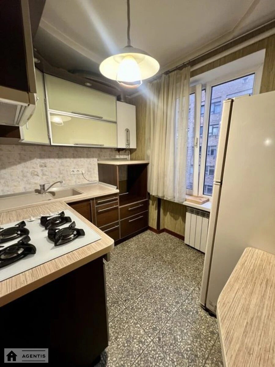 Apartment for rent 2 rooms, 43 m², 5th fl./5 floors. Pecherskyy rayon, Kyiv. 