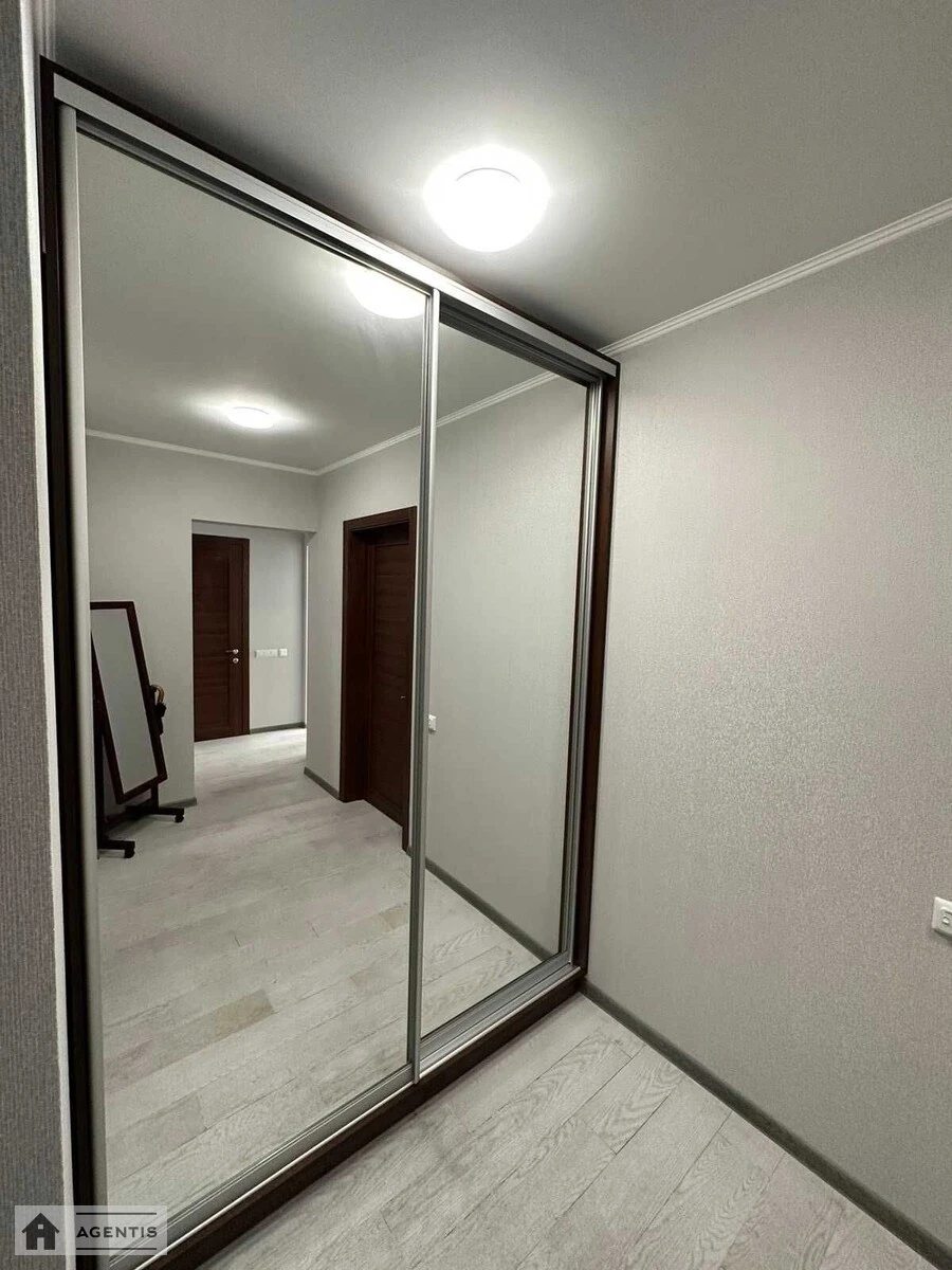 Сдам квартиру 1 комната, 45 m², 17 эт./19 этажей. Дарницкий район, Киев. 