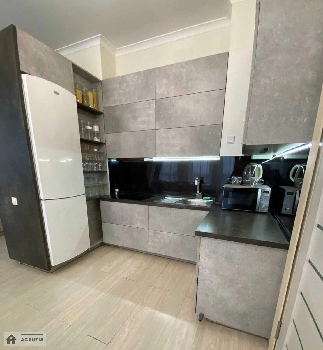 Сдам квартиру 1 комната, 60 m², 23 эт./24 этажа. Миколи Міхновського бульв. (Дружби Народів), Киев. 