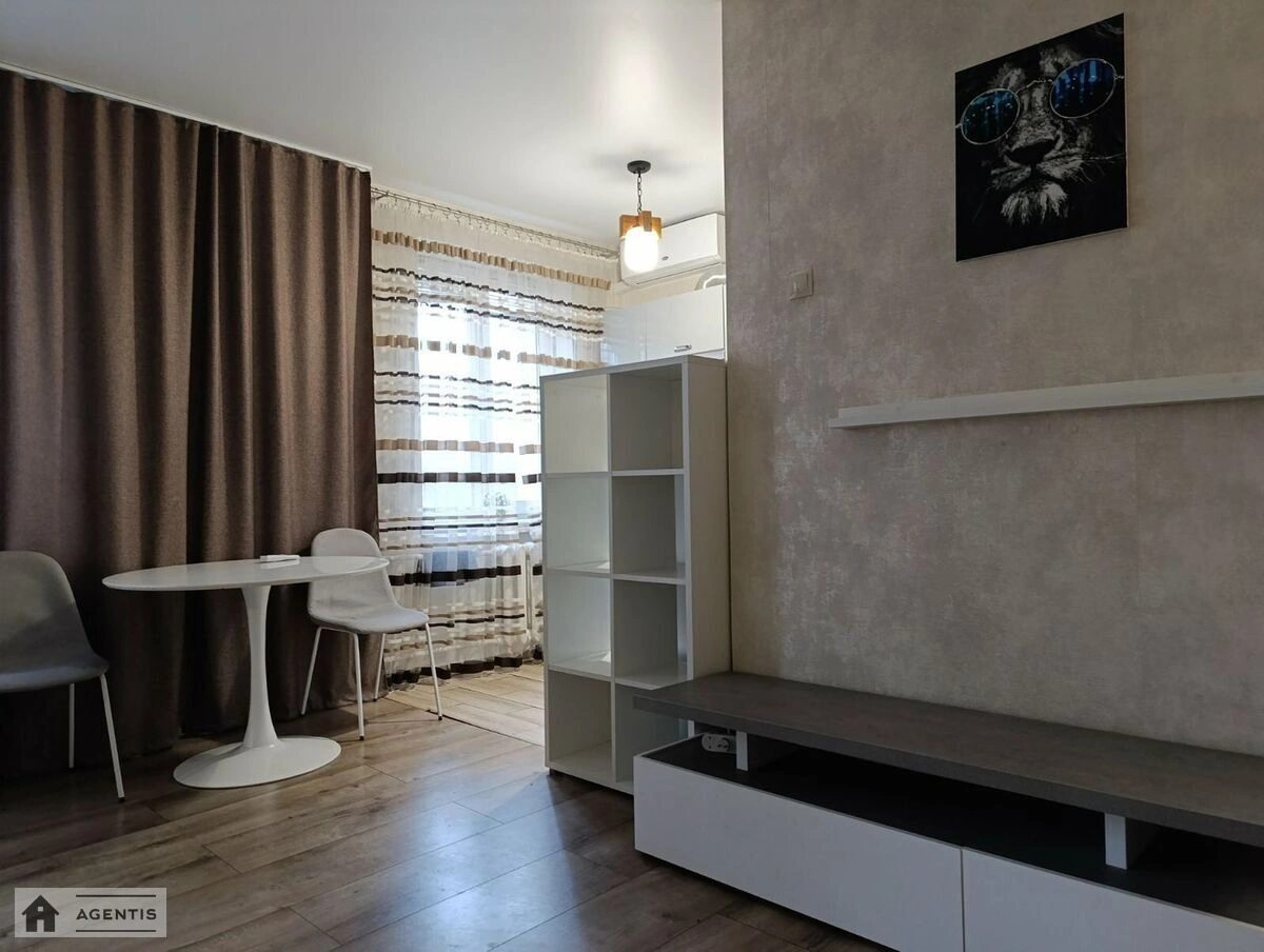 Apartment for rent 1 room, 30 m², 3rd fl./5 floors. 31, Yerevanska 31, Kyiv. 