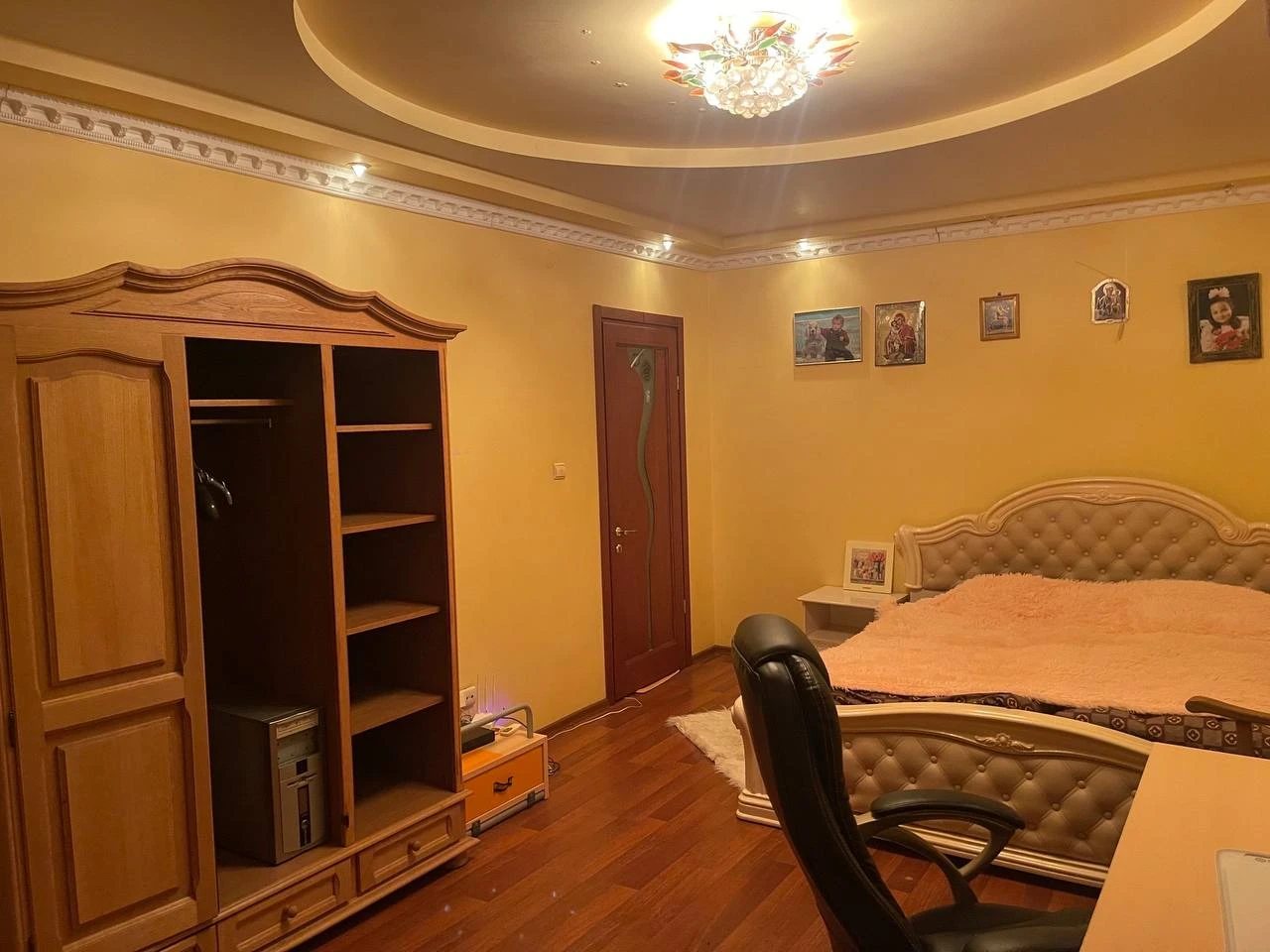 House for sale 10 rooms, 320 m², 4 floors. 43, Druzhby, Storozhnytsya. 