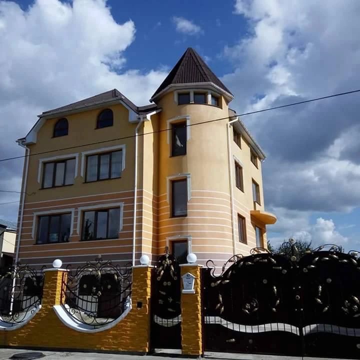 House for sale 10 rooms, 320 m², 4 floors. 43, Druzhby, Storozhnytsya. 