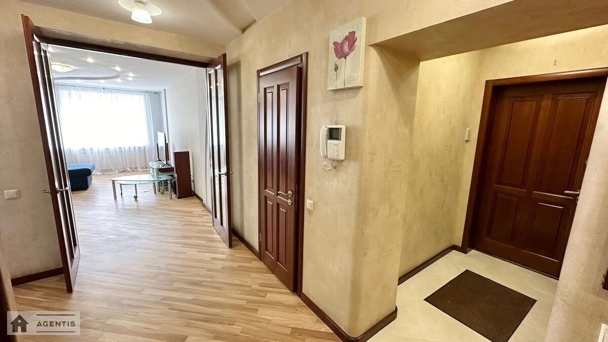 Сдам квартиру 5 комнат, 197 m², 9 эт./10 этажей. 24, Володимира Івасюка просп. (Героїв Сталінграда), Киев. 