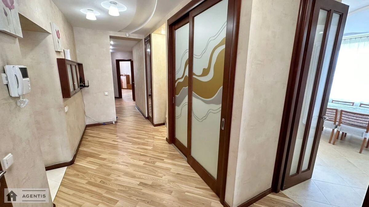 Сдам квартиру 5 комнат, 197 m², 9 эт./10 этажей. 24, Володимира Івасюка просп. (Героїв Сталінграда), Киев. 