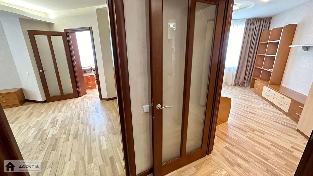 Сдам квартиру 5 комнат, 197 m², 9 эт./10 этажей. 24, Володимира Івасюка просп. (Героїв Сталінграда), Киев. 