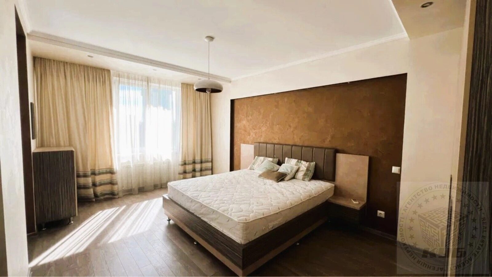 Продаж квартири 3 кімнати, 117 m², 6 пов./23 поверхи. 2, Дмитра Чижевського вул. (Петра Чаадаєва), Київ. 