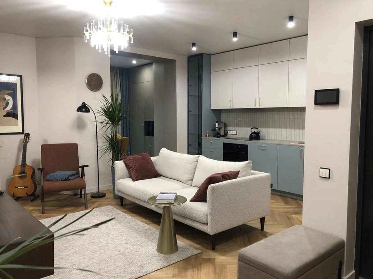 Продаж квартири 3 кімнати, 72 m², 2 пов./10 поверхів. 2, Молодіжна , Софіївська Борщагівка. 