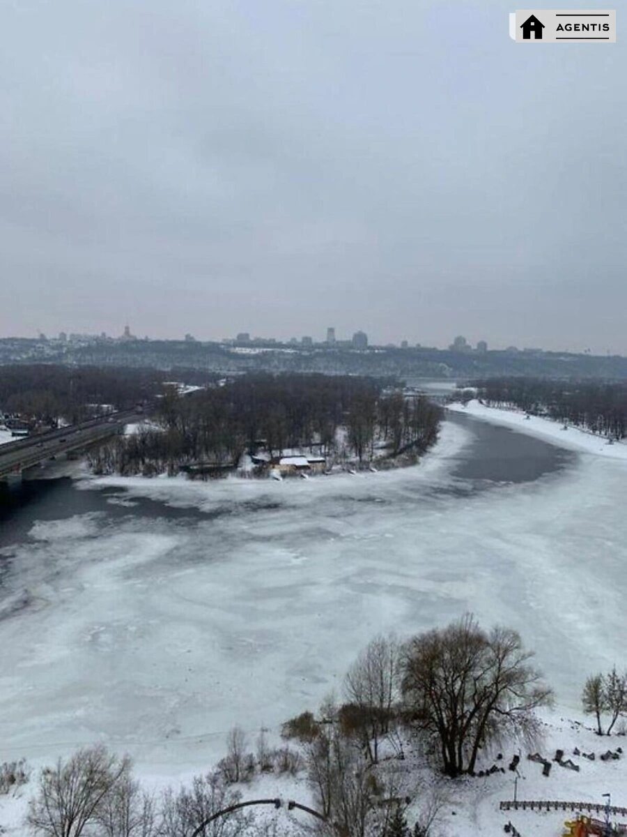 Сдам квартиру 2 комнаты, 70 m², 14 эт./30 этажей. 1, Никольско-Слободская 1, Киев. 