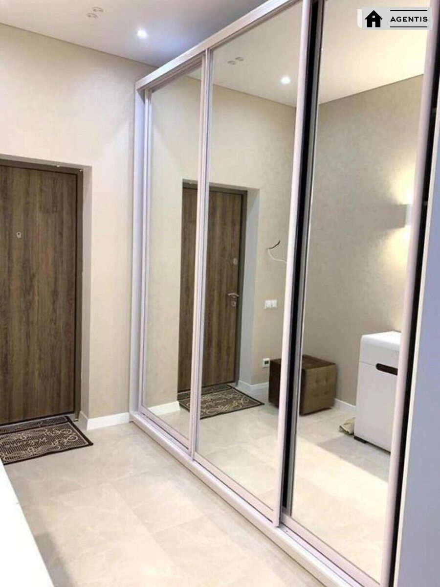 Сдам квартиру 2 комнаты, 70 m², 14 эт./30 этажей. 1, Никольско-Слободская 1, Киев. 