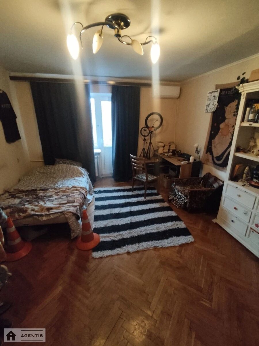 Здам квартиру 3 кімнати, 60 m², 6 пов./9 поверхів. 11, Набережно-Хрещатицька 11, Київ. 