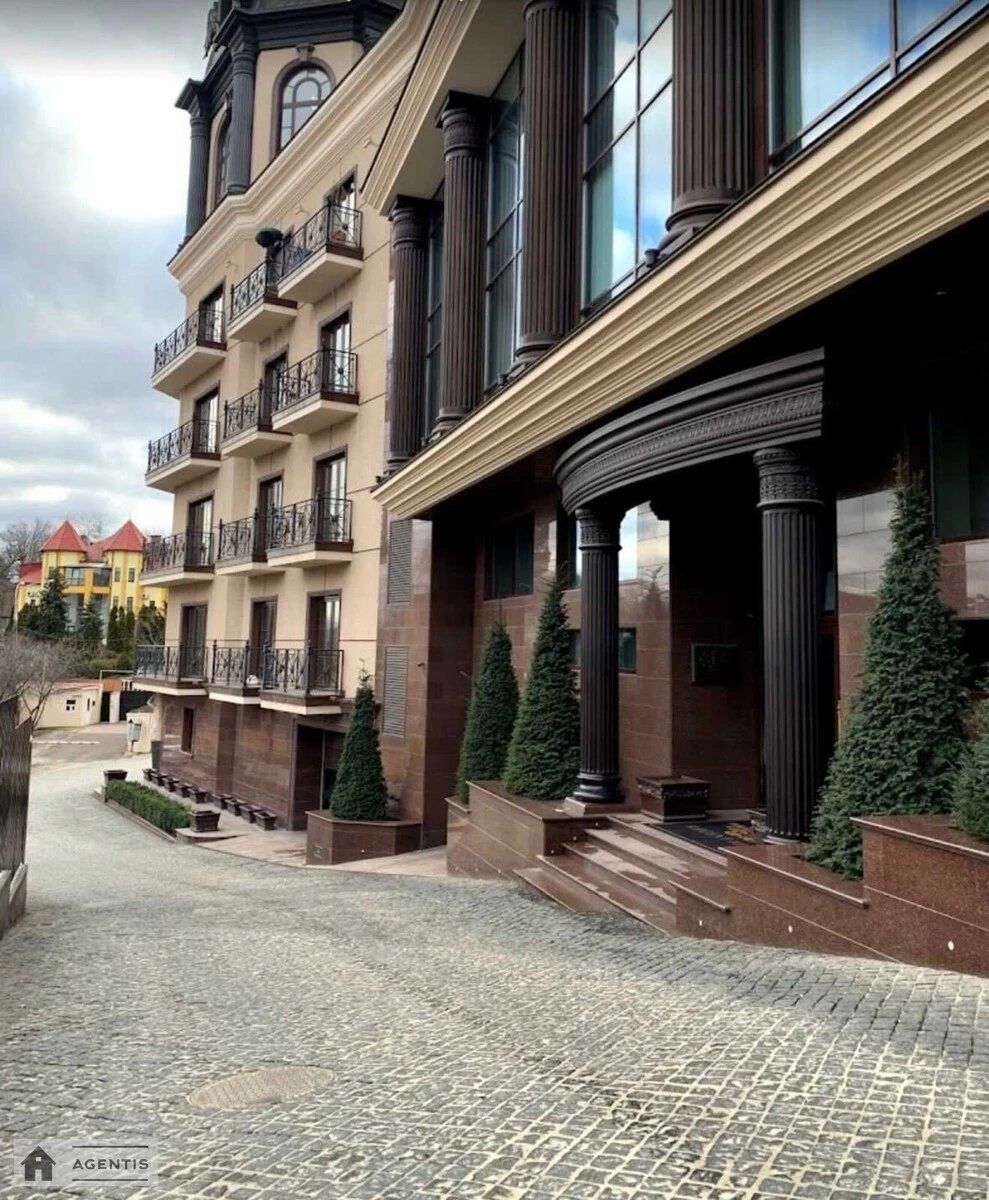 Apartment for rent 2 rooms, 200 m², 2nd fl./5 floors. 56, Lomakivska vul. Michurina, Kyiv. 