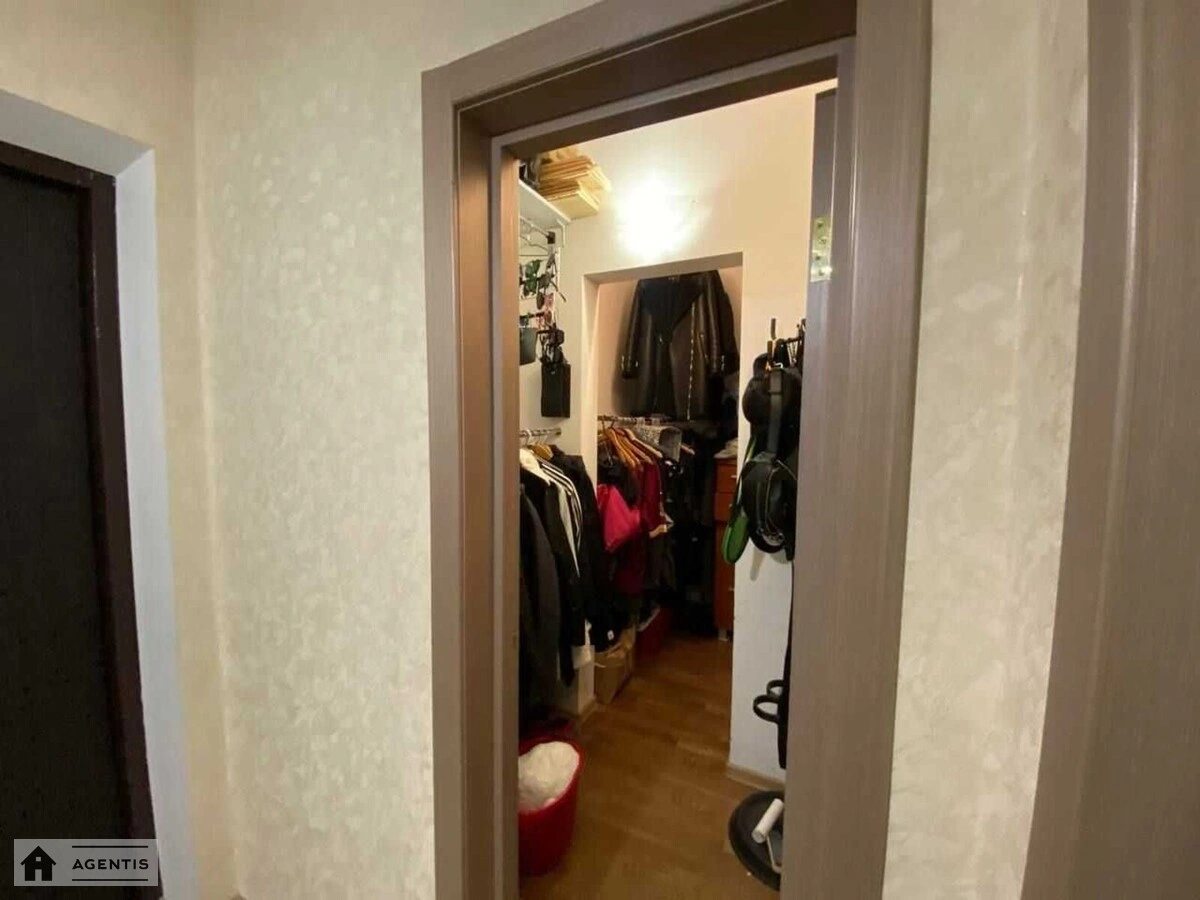 Сдам квартиру 2 комнаты, 65 m², 11 эт./21 этаж. Миколи Міхновського бульв. (Дружби Народів), Киев. 