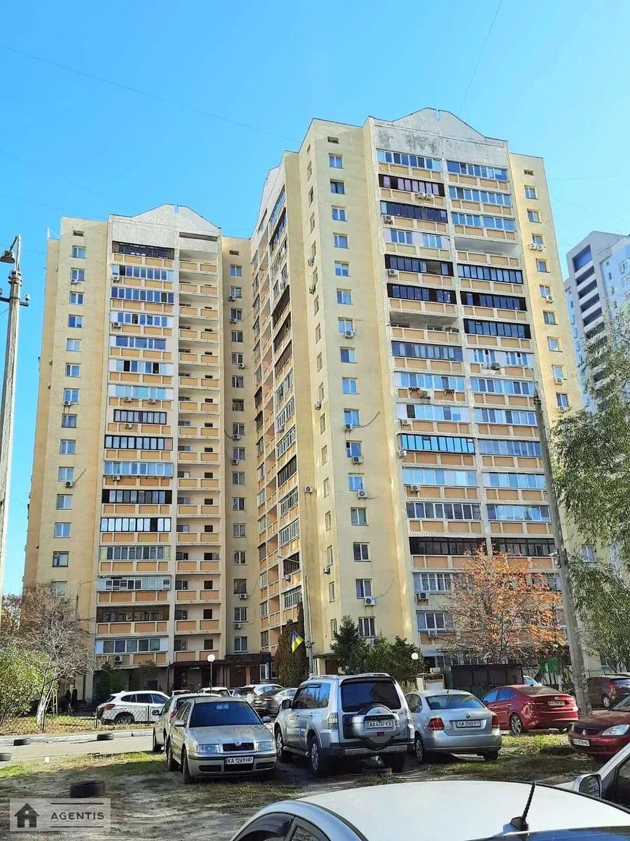 Сдам квартиру 2 комнаты, 72 m², 3 эт./17 этажей. 38, Петра Григоренка просп., Киев. 