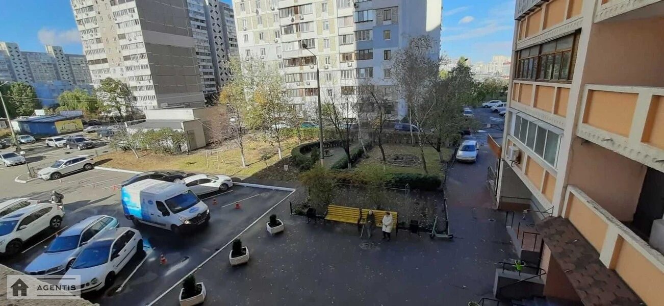 Сдам квартиру 2 комнаты, 72 m², 3 эт./17 этажей. 38, Петра Григоренка просп., Киев. 