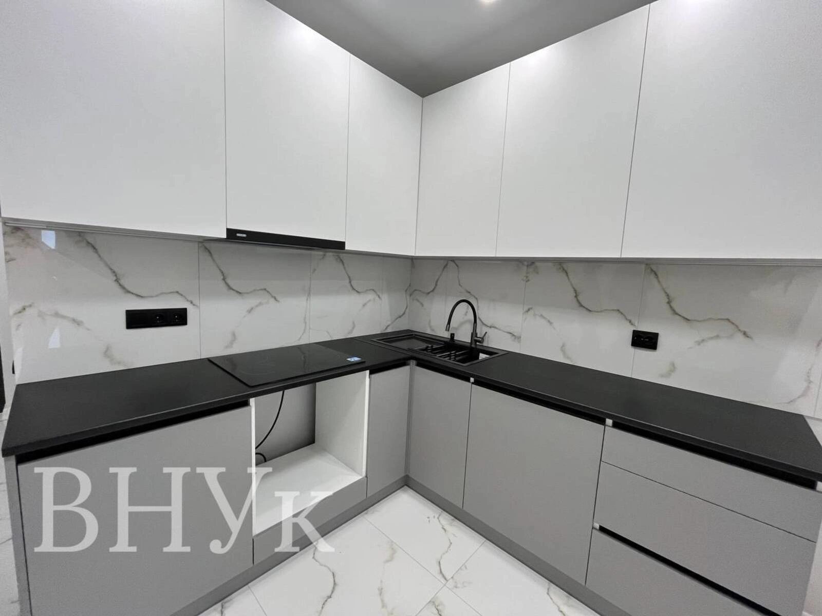 Продаж квартири 2 кімнати, 58 m², 2 пов./11 поверхів. Київська вул., Тернопіль. 