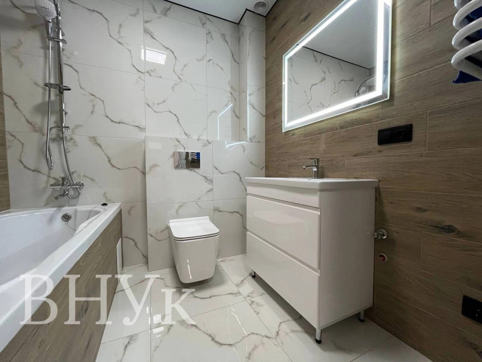 Продаж квартири 2 кімнати, 58 m², 2 пов./11 поверхів. Київська вул., Тернопіль. 