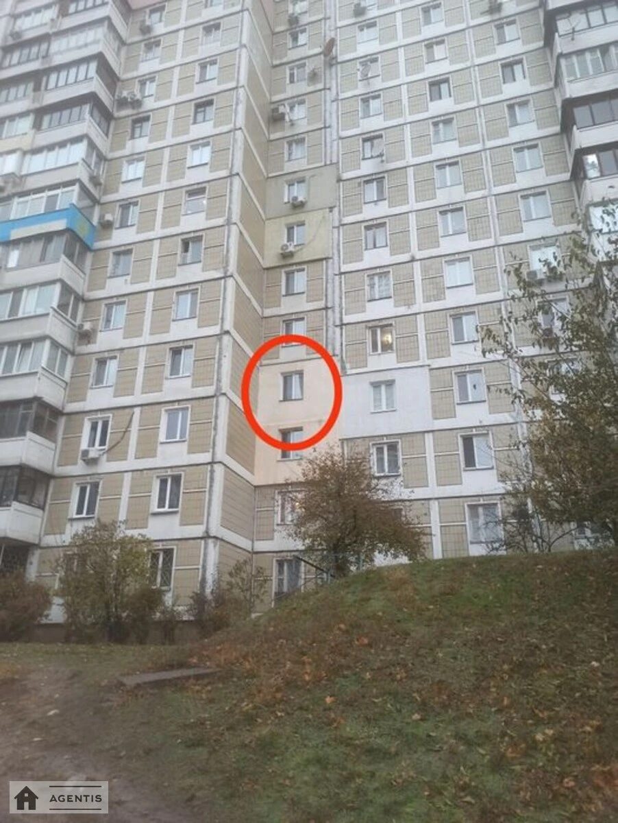 Сдам квартиру 3 комнаты, 74 m², 4 эт./16 этажей. Миколи Ушакова вул., Киев. 