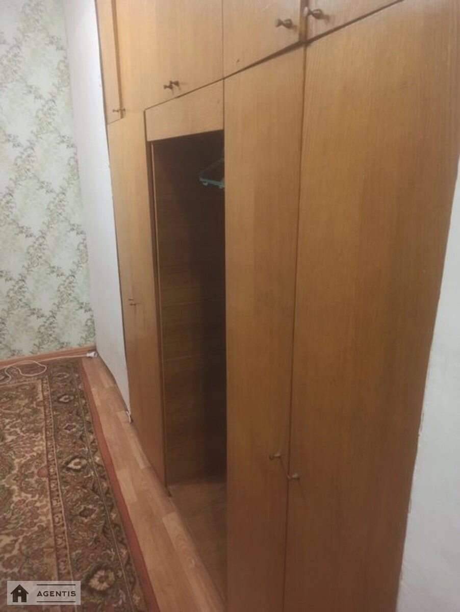 Сдам квартиру 3 комнаты, 74 m², 4 эт./16 этажей. Миколи Ушакова вул., Киев. 