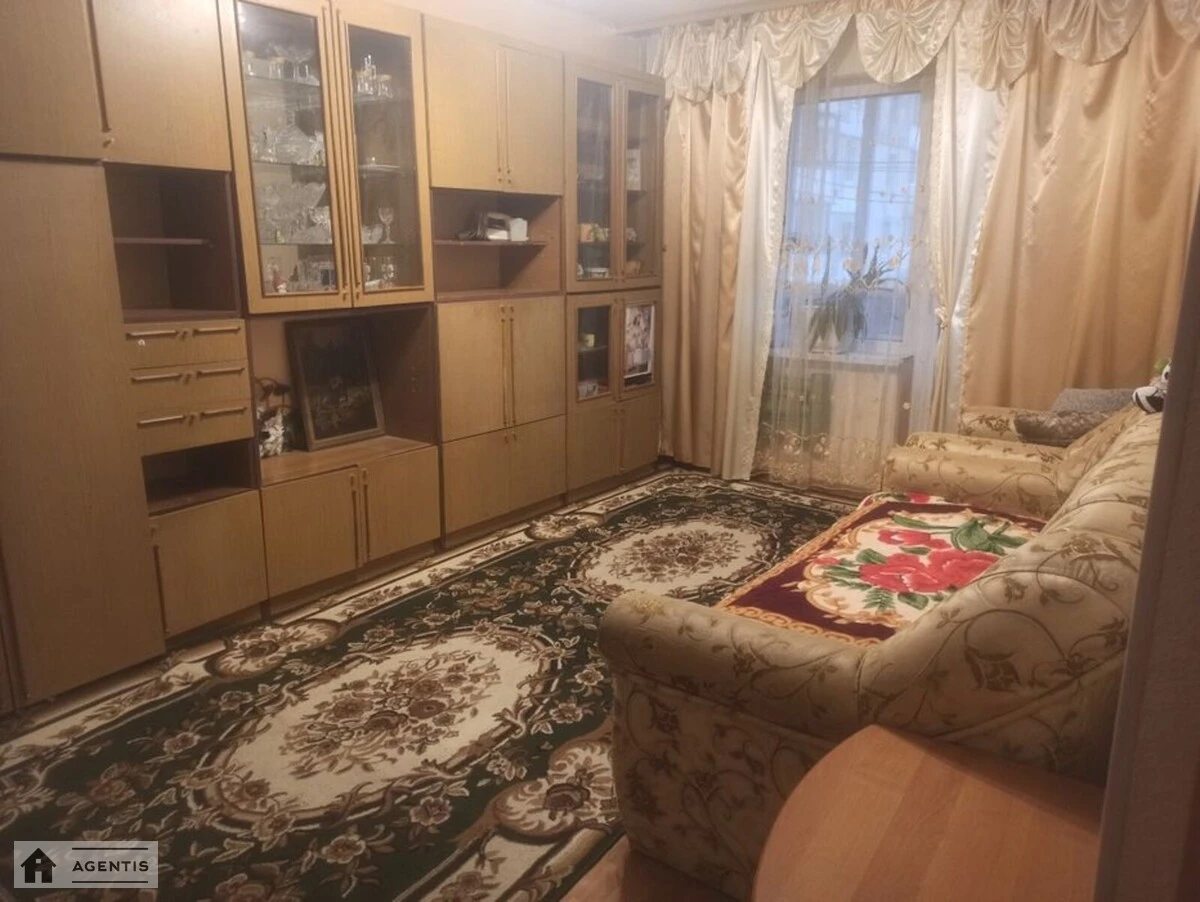 Сдам квартиру 3 комнаты, 74 m², 4 эт./16 этажей. Миколи Ушакова вул., Киев. 