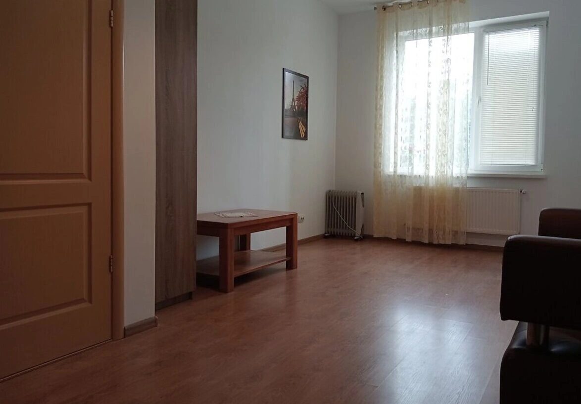 Продаж квартири 1 кімната, 40 m², 3 пов./8 поверхів. 8, Бузька вул. (Єнисейська), Київ. 