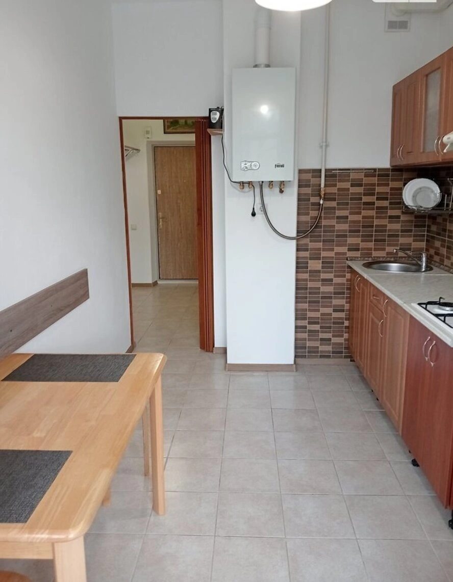 Продаж квартири 1 кімната, 40 m², 3 пов./8 поверхів. 8, Бузька вул. (Єнисейська), Київ. 