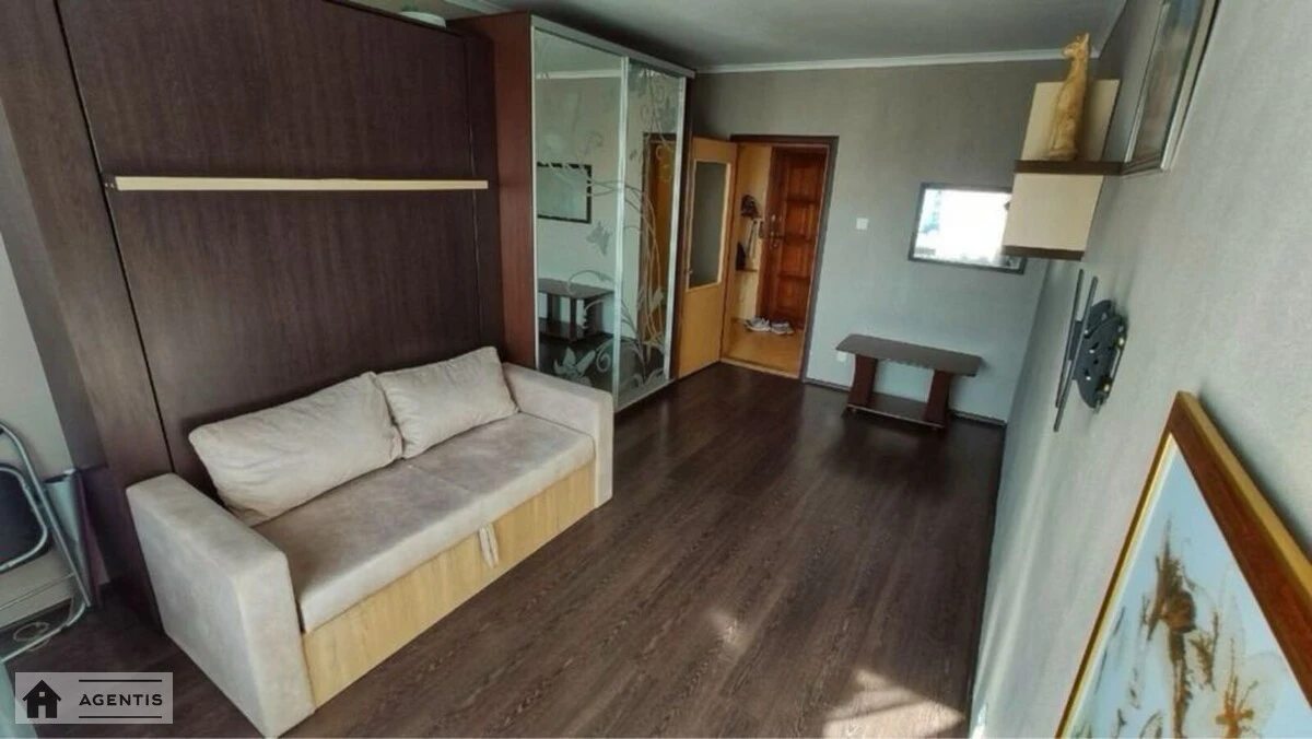 Сдам квартиру 1 комната, 40 m², 10 эт./16 этажей. 19, Сосницкая 19, Киев. 